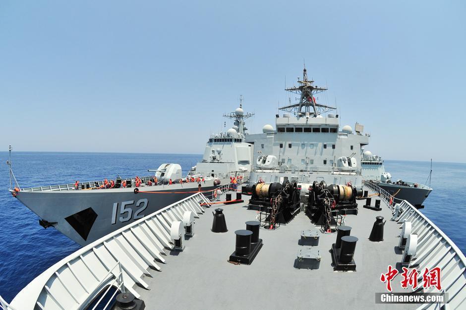 中国海警舰艇编队4月12日在我钓鱼岛领海巡航